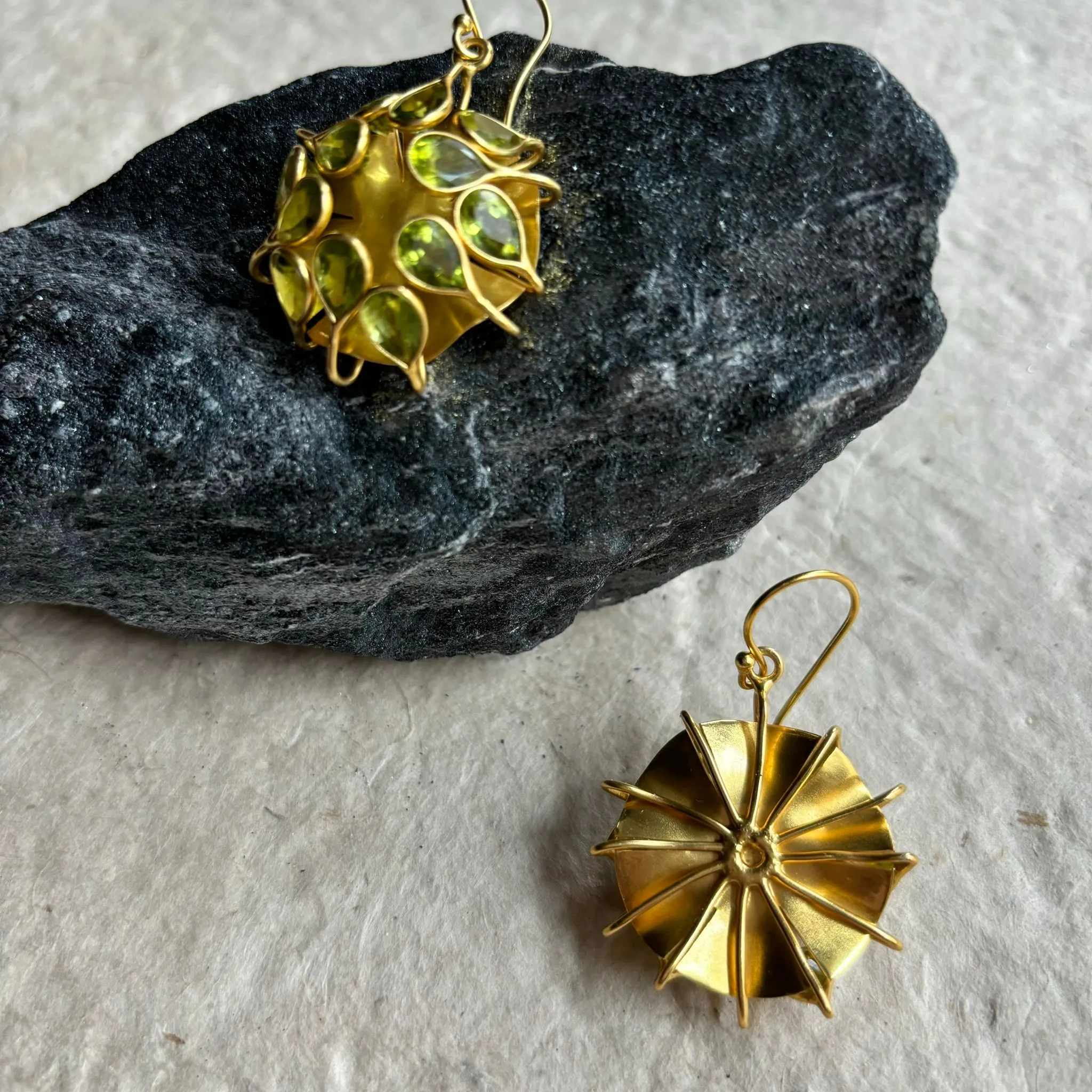 Anna Peridot Flower Earrings