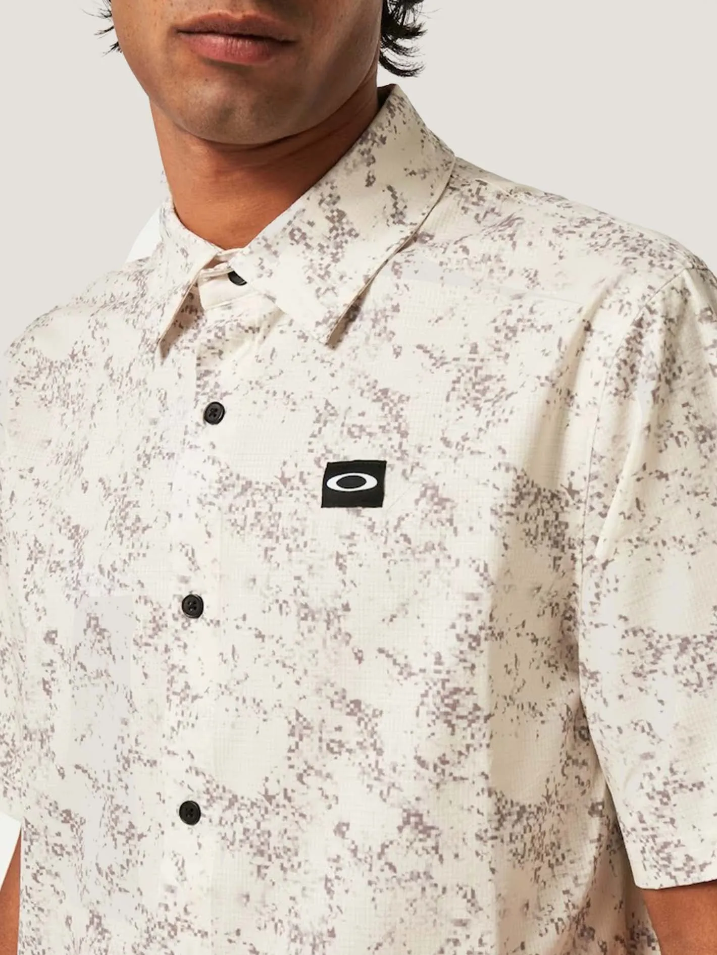 CAMISA M/C OAKLEY HOMBRE OAKLEY SAND CAMO WOVEN