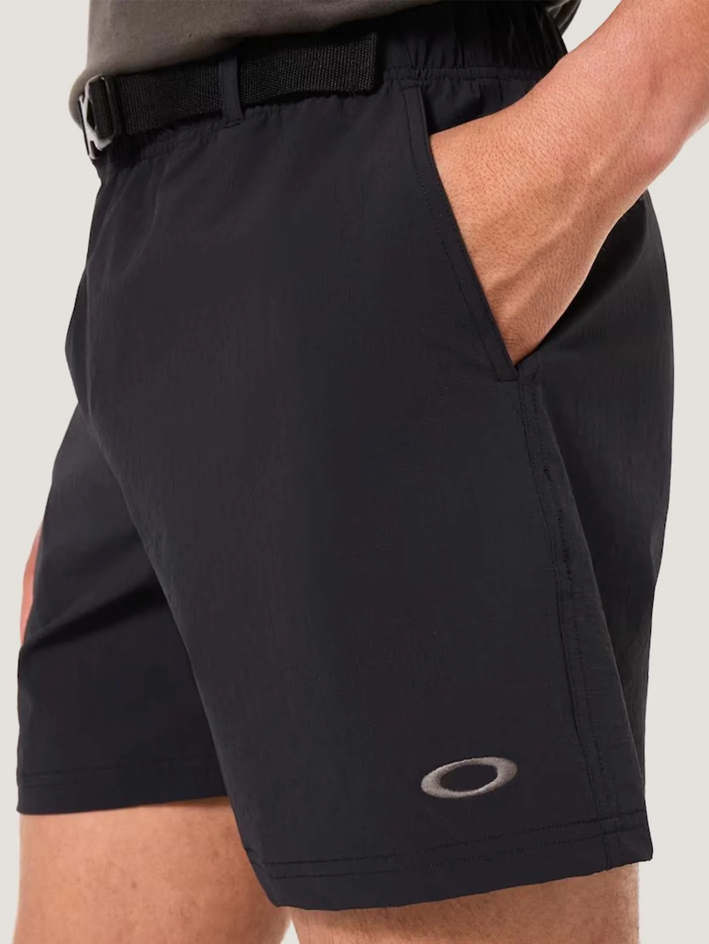 SHORT OAKLEY HOMBRE LATITUDE 18 SHORT