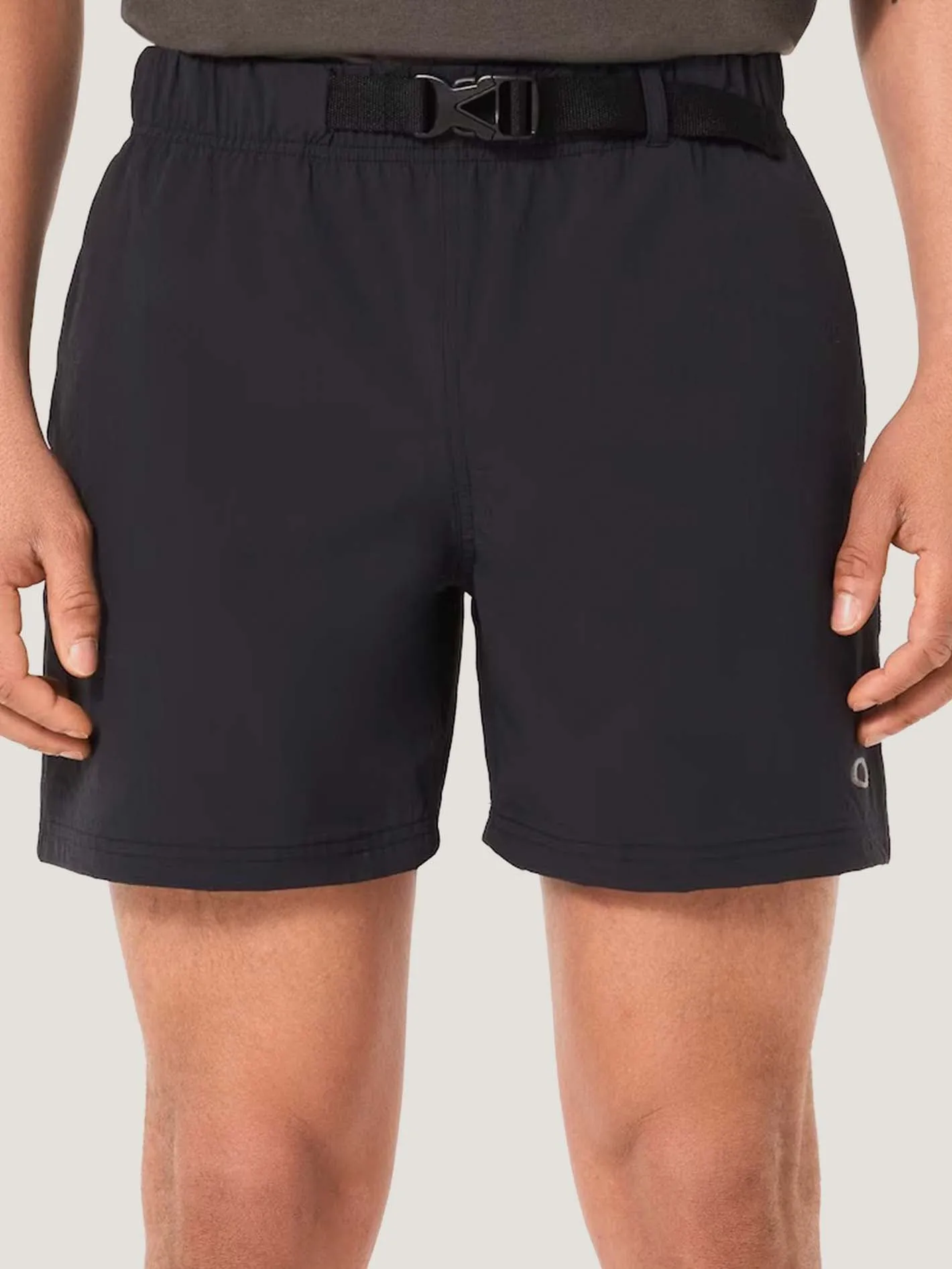 SHORT OAKLEY HOMBRE LATITUDE 18 SHORT